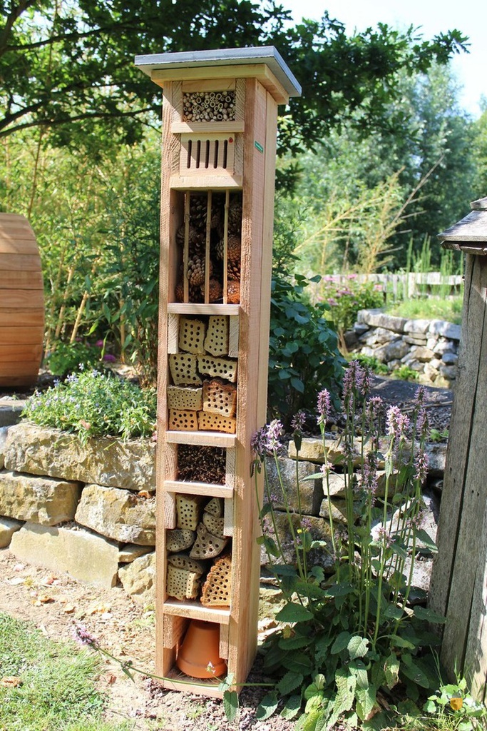 Tour à insectes toiture plate